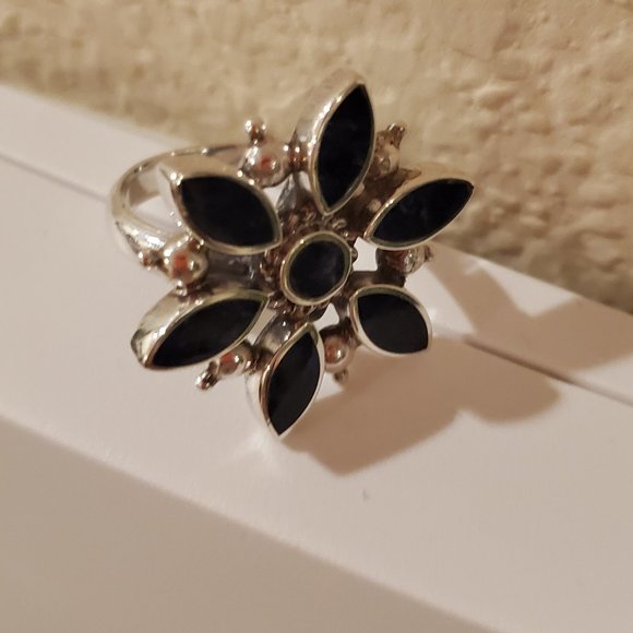 NWOT PERUVIAN High Quality Silver. Beautiful handmade dark blue flower ring. - Picture 3 of 11